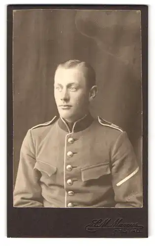 Fotografie S. M. Marcus, Ystad, Portrait Soldat Bengtsson in Uniform Rgt. VI.