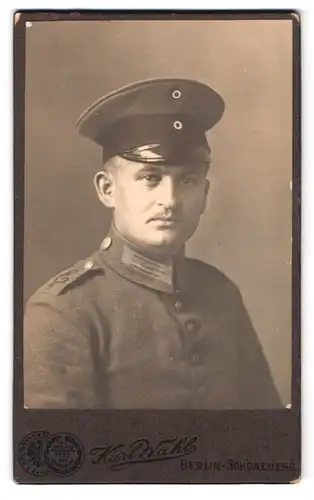 Fotografie Karl Wahl, Berlin, Hauptstr. 156, Portrait Soldat in Feldgrau Uniform Rgt. 3