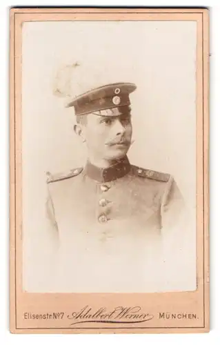 Fotografie Adalbert Werner, München, Elisenstr. 7, Portrait Soldat in Uniform mit Schirmmütze