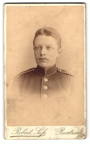 Fotografie Robert Süss, Bautzen, Tuchmachergasse 20, Portrait Einjährig-Freiwilliger in Uniform