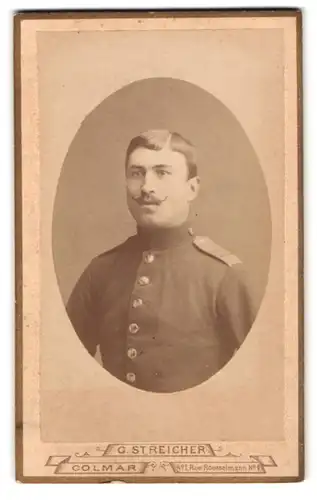 Fotografie G. Streicher, Colmar, Rue Roesselmann 6, Portrait Soldat in Uniform Rgt. 112 mit Zwirbelbart