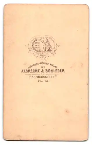 Fotografie Albrecht & Rohleder, Aschersleben, Tie 32, Portrait Uffz. in Uniform Rgt. 27