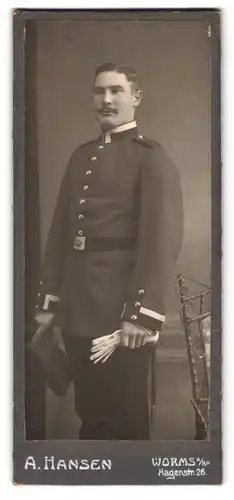 Fotografie A. Hansen, Worms a. Rh., Hagenstr. 26, Portrait Uffz. in Uniform mot Oberlippenbart