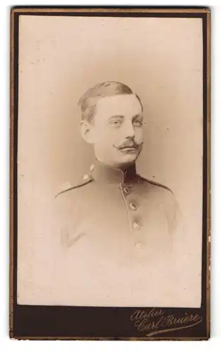 Fotografie Carl Bruere, Metz, Römerstr. 10, Portrait Soldat in Uniform Rgt. 130 mit Kaier Wilhlem Bart