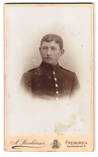 Fotografie A. Steinhäuser, Freiburg i. B., Karthäuserstr. 4, Portrait junger Soldat in Uniform