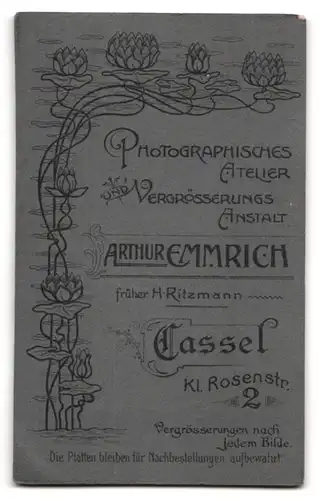 Fotografie Atelier Emmrich, Cassel, Kl. Rosenstr. 2, Portrait Soldat in Uniform mit Zigarett in der Hand