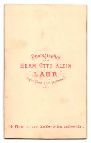 Fotografie Herm. Otto Klein, Lahr, Portrait junge Dame mit Halskette & Kreuz-Anhänger