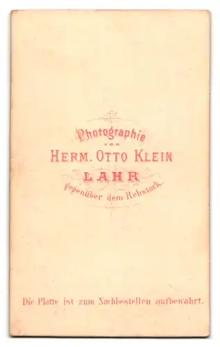 Fotografie Herm. Otto Klein, Lahr, Portrait eleganter Herr im Anzug