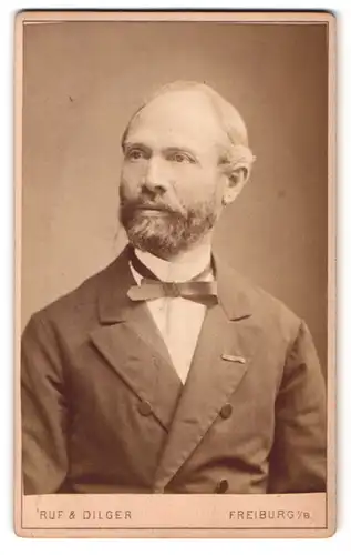 Fotografie Ruf & Dilger, Freiburg i. B., Ludwigstr. 2, Portrait Edelmann mit Halbglatze & Vollbart