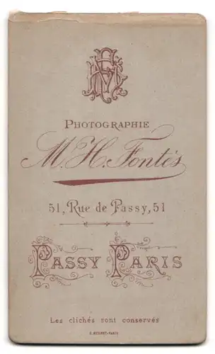 Fotografie M.H. Fontes, Paris-Passy, 51 Rue de Passy, Portrait Blonde Dame trägt stark tailiertes Kleid