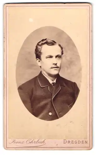 Fotografie Franz Ehrlich, Dresden, Königsbrückerstr. 50, Portrait junger Mann im Anzug mit Jacke