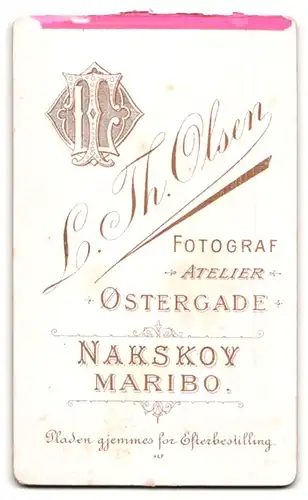 Fotografie L. Th. Olsen, Nakskov, Östergade, Portrait hübsches Mädchen mit Zopf & Schmuck