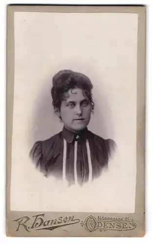 Fotografie R. Hansen, Odense, Norregade 21, Portrait hübsche Brünette Dame