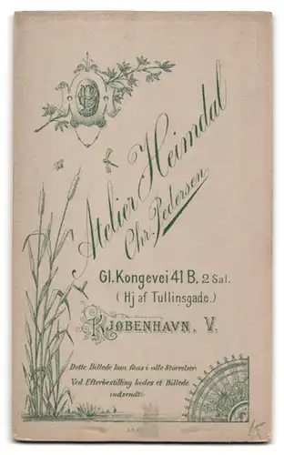 Fotografie Atelier Heimdal, Kjöbenhavn, Gl. Kongevei 41b, Mädchen im festlichen weissen Kleid