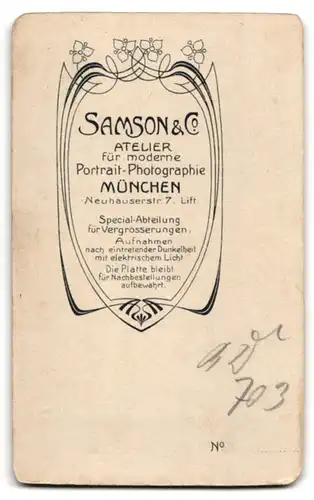 Fotografie Samson & Co., München, Neuhauserstr. 7, Portrait Dame mit Schmuck, Halskette & Brosche