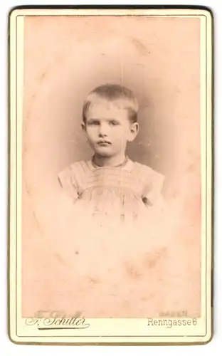 Fotografie Friedrich Schiller, Baden, Renngasse 6, niedliches kleines Kind leicht wütend schauend