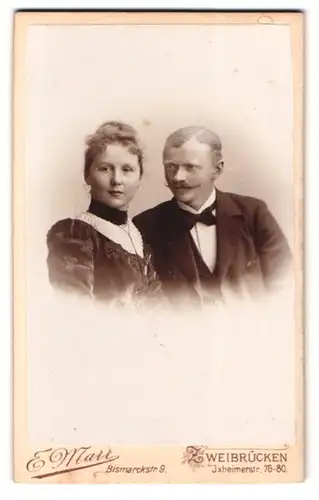 Fotografie E. Marr, Zweibrücken, Ixheimerstrasse 76-80, Portrait junges Paar in hübscher Kleidung