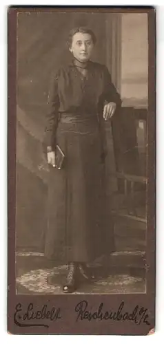 Fotografie E. Liebelt, Reichenbach, junge Dame mit Bibel nach der Kommunion