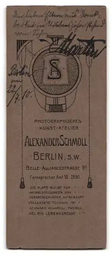 Fotografie Alexander Schmoll, Berlin, Belle-Alliancestr. 91, stattlicher Herr im Anzug mit Krawatte