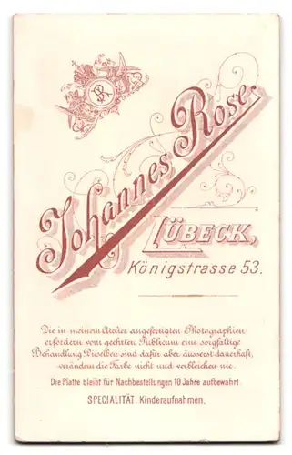 Fotografie Johannes Rose, Lübeck, König-Strasse 53, Mädchen im Rollstuhl sitzend