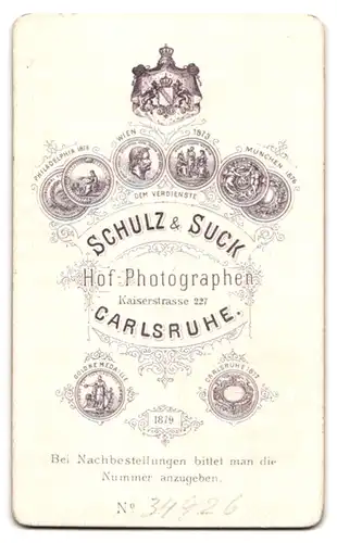 Fotografie Schulz & Suck, Carlsruhe, Kaiserstr. 227, Portrait stattlicher junger mann im Anzug