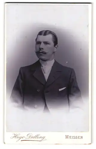 Fotografie Hugo Delling, Meissen, Dresdnerstrasse 5, Portrait eleganter Herr mit Moustache