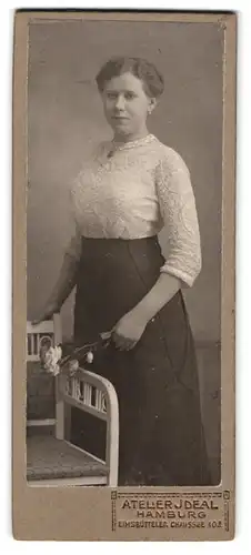 Fotografie Atelier Ideal, Hamburg, Eimsbütteler Chaussee 103, Portrait junge Dame in hübscher Kleidung