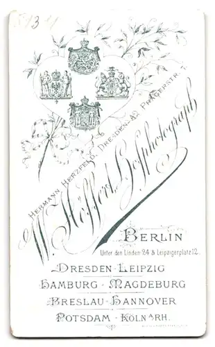 Fotografie W. Höffert, Berlin, Unter den Linden 24 & Leipzigerplatz 12, Portrait bürgerlicher Herr im Anzug mit Bart