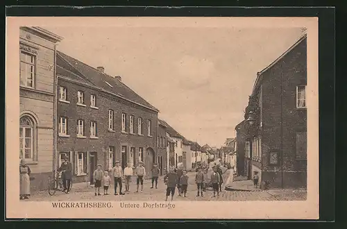 AK Wickrathsberg, Untere Dorfstrasse mit Passanten