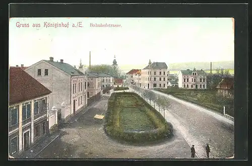 AK Königinhof a. E., Bahnhofstrasse aus der Vogelschau