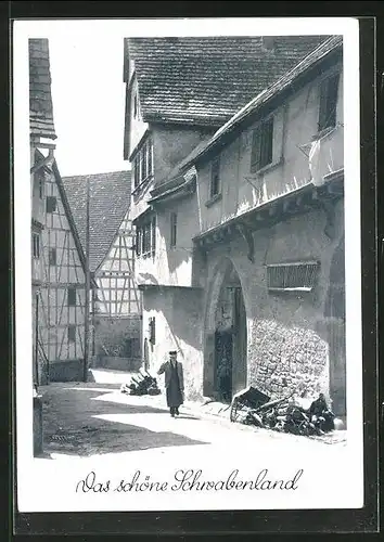 AK Leonberg, Flaneur in einer Gasse