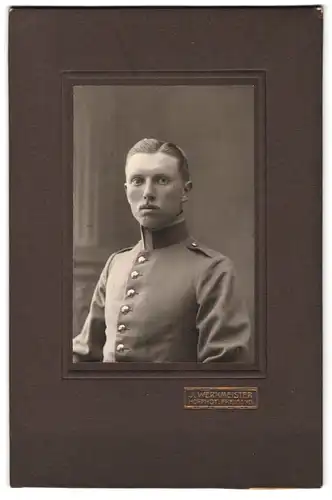 Fotografie J. Werkmeister, Freising, Portrait Uffz. in Uniform Rgt. 7 mit Oberlippenbart