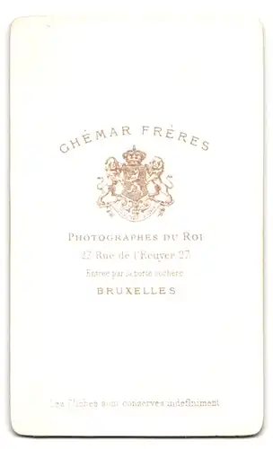 Fotografie Ghemar Freres, Bruxelles, 27 Rue de l'Ecuyer, Portrait betagte Dame mit Kopfschmuck & Kragenbrosche