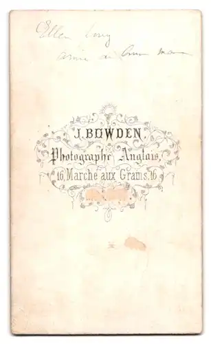 Fotografie J. Bowden, Strasbourg, 16 Marche aux Grains, Edeldame mit Schmuck Ohrringe, Halskette & Kreuz-Anhänger