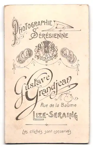 Fotografie Gustav Grandjean, Lize-Seraing, Rue de la Baume, Kleinkind in gestreifter Kleidung