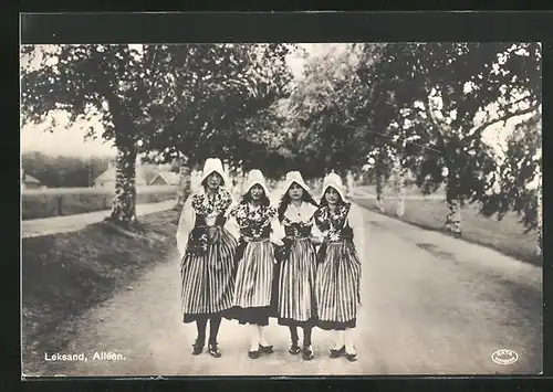 AK Leksand, Alléen, Schwedinnen in Tracht