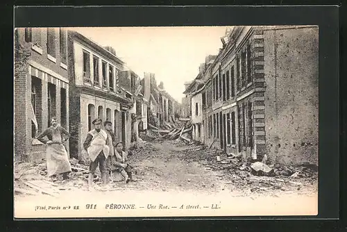 AK Péronne, Une Rue, zerstörter Strassenzug