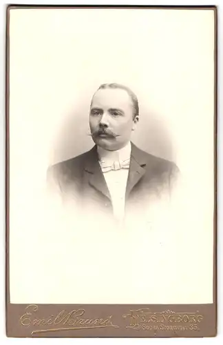 Fotografie Emil Bruno, Helsingborg, Södra Storgatan 35, Portrait eleganter Herr mit Moustache