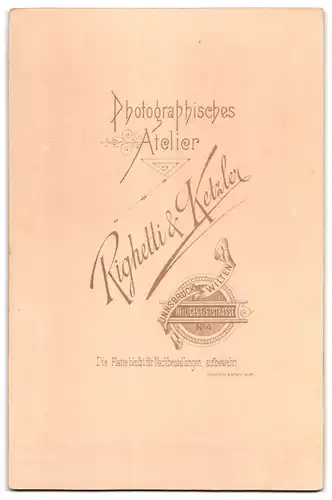 Fotografie Righetti & Ketzler, Innsbruck, Portrait bürgerliches Paar in hübscher Kleidung