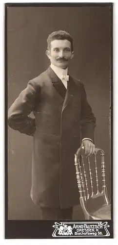 Fotografie Arno Pautzsch, Dresden-N, Bischofsweg 56, Portrait eleganter Herr mit Moustache