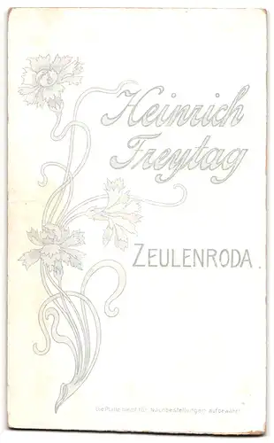 Fotografie Heinrich Freytag, Zeulenroda, Portrait älteres Paar im Anzug und Biedermeierkleid