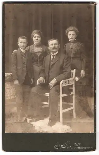 Fotografie Paul Boger, Stralsund, Wasserstr. 31, Familienfoto, Eltern mit Tochter und Sohn