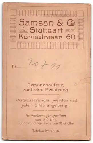 Fotografie Samson & Co., Stuttgart, Königstrasse 60, Brünette Damen tragen helle Blusen mit Spitze