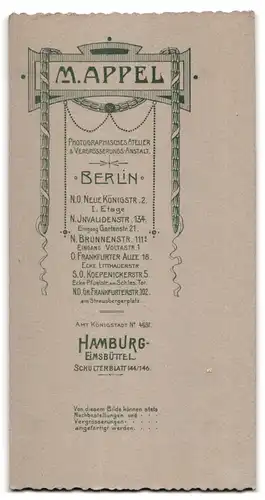 Fotografie M. Appel, Berlin, Neue Königstr. 2, schielendes Mädchen mit Bibel & Blumennach der Kommunion