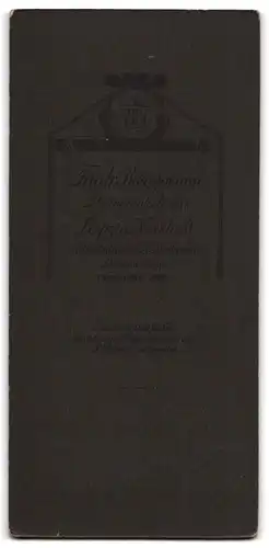 Fotografie Friedrich Brüggemann, Leipzig-Neustadt, Eisenbahnstr., Dame mit Zwicker & hochgebundenem Haar