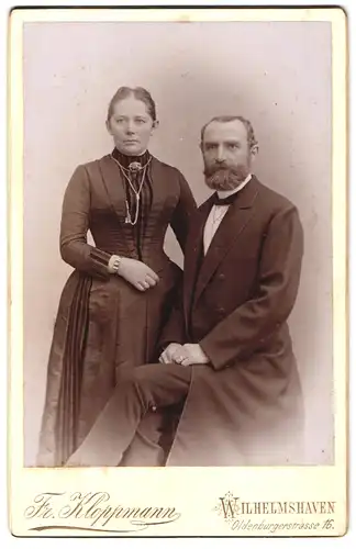 Fotografie Fr. Kloppmann, Wilhelmshaven, Oldenburgerstrasse 16, Ehepaar in feiner Kleidung
