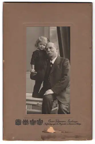 Fotografie Oscar Tellgmann, Eschwege, Grossvater mit Enkelin