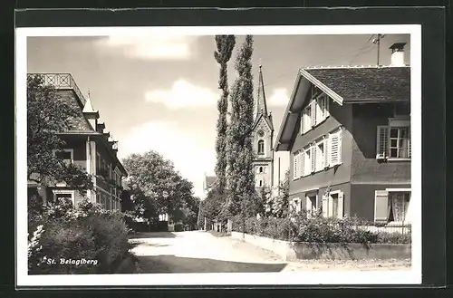 AK St. Pelagiberg, Strassenpartie mit Kirchturm