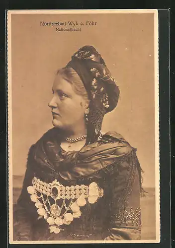 AK Wyk a. Föhr, Dame in Nationaltracht