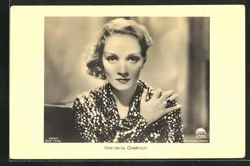 AK Schauspielerin Marlene Dietrich in Glitzerbluse
